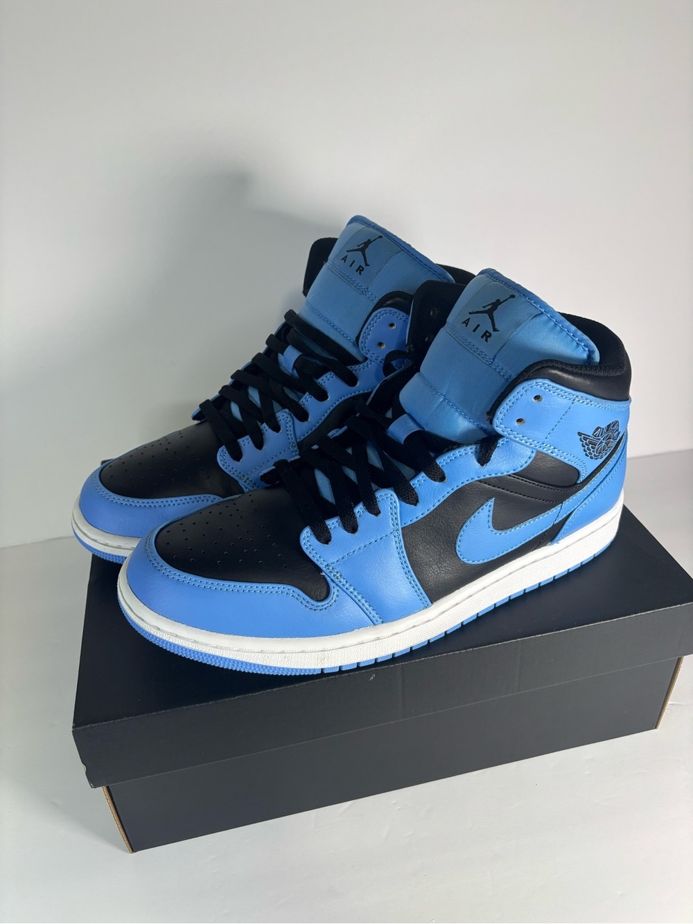 Jordan Air Jordan 1 Mid Black and University Blue